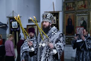В среду второй седмицы Святой Четыредесятницы епископ Амфилохий совершил Литургию Преждеосвященных Даров в Свято-Зиновьевском храме столицы Рудного Алтая