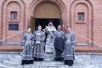2-В среду второй седмицы Святой Четыредесятницы епископ Амфилохий совершил Литургию Преждеосвященных Даров в Свято-Зиновьевском храме столицы Рудного Алтая