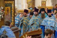 15-Епископ Амфилохий во второе воскресение Великого поста принял участие в молитвенном прославлении Феодоровской иконы Пресвятой Богородицы в Алматы