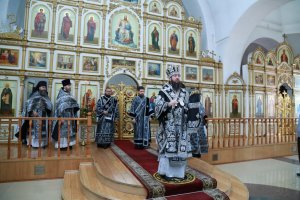 «Грядый Господь на вольную страсть». В Великую Среду епископ Амфилохий совершил последнюю Литургию Преждеосвященных Даров