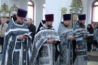 2-«Грядый Господь на вольную страсть». В Великую Среду епископ Амфилохий совершил последнюю Литургию Преждеосвященных Даров