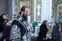 4-«Грядый Господь на вольную страсть». В Великую Среду епископ Амфилохий совершил последнюю Литургию Преждеосвященных Даров