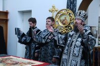 9-«Грядый Господь на вольную страсть». В Великую Среду епископ Амфилохий совершил последнюю Литургию Преждеосвященных Даров