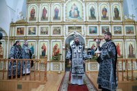 13-«Грядый Господь на вольную страсть». В Великую Среду епископ Амфилохий совершил последнюю Литургию Преждеосвященных Даров