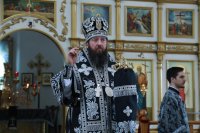 15-«Грядый Господь на вольную страсть». В Великую Среду епископ Амфилохий совершил последнюю Литургию Преждеосвященных Даров