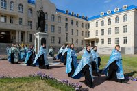 1-В канун праздника Успения Божией Матери Управляющий Усть-Каменогорской и Семипалатинской епархией сослужил митрополиту Астанайскому и Казахстанскому Александру за всенощным бдением в главном храме Казахстанского Митрополичьего округа