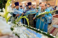 17-В канун праздника Успения Божией Матери Управляющий Усть-Каменогорской и Семипалатинской епархией сослужил митрополиту Астанайскому и Казахстанскому Александру за всенощным бдением в главном храме Казахстанского Митрополичьего округа