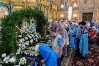 32-В канун праздника Успения Божией Матери Управляющий Усть-Каменогорской и Семипалатинской епархией сослужил митрополиту Астанайскому и Казахстанскому Александру за всенощным бдением в главном храме Казахстанского Митрополичьего округа