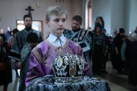 5-Епископ Амфилохий совершил утреню с чтением двенадцати Страстных Евангелий в кафедральном храме Усть-Каменогорска