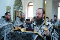 6-Епископ Амфилохий совершил утреню с чтением двенадцати Страстных Евангелий в кафедральном храме Усть-Каменогорска