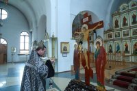 9-Епископ Амфилохий совершил утреню с чтением двенадцати Страстных Евангелий в кафедральном храме Усть-Каменогорска