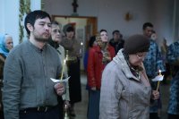 10-Епископ Амфилохий совершил утреню с чтением двенадцати Страстных Евангелий в кафедральном храме Усть-Каменогорска