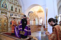 5-В Неделю о самаряныне Преосвященнейший епископ Амфилохий совершил Божественную Литургию в Андреевском кафедральном соборе Усть-Каменогорска