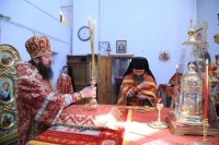 12-В Неделю о самаряныне Преосвященнейший епископ Амфилохий совершил Божественную Литургию в Андреевском кафедральном соборе Усть-Каменогорска