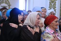 30-В Неделю о самаряныне Преосвященнейший епископ Амфилохий совершил Божественную Литургию в Андреевском кафедральном соборе Усть-Каменогорска