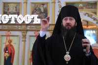 35-В Неделю о самаряныне Преосвященнейший епископ Амфилохий совершил Божественную Литургию в Андреевском кафедральном соборе Усть-Каменогорска