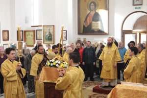 Служение епископа Амфилохия в Свято-Зиновьевском храме города Усть-Каменогорска