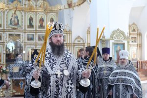 «Ныне силы Небесные с нами невидимо служат». В Свято-Андреевском кафедральном соборе совершена первая Литургия Преждеосвященных Даров.