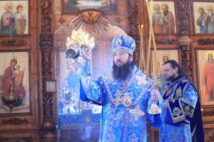 В субботу Акафиста епископ Амфилохий совершил Божественную Литургию в Покровском храме Усть-Каменогорска