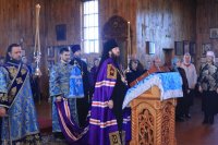 3-В субботу Акафиста епископ Амфилохий совершил Божественную Литургию в Покровском храме Усть-Каменогорска