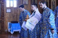 8-В субботу Акафиста епископ Амфилохий совершил Божественную Литургию в Покровском храме Усть-Каменогорска