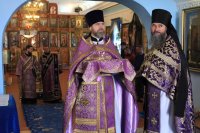 1-В Неделю 5-ю Великого поста епископ Амфилохий совершил Божественную Литургию в Богородице-Рождественском храме Усть-Каменогорска