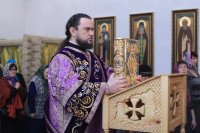 10-В Неделю 5-ю Великого поста епископ Амфилохий совершил Божественную Литургию в Богородице-Рождественском храме Усть-Каменогорска