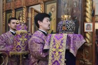 12-В Неделю 5-ю Великого поста епископ Амфилохий совершил Божественную Литургию в Богородице-Рождественском храме Усть-Каменогорска