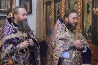 14-В Неделю 5-ю Великого поста епископ Амфилохий совершил Божественную Литургию в Богородице-Рождественском храме Усть-Каменогорска