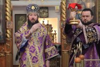 19-В Неделю 5-ю Великого поста епископ Амфилохий совершил Божественную Литургию в Богородице-Рождественском храме Усть-Каменогорска