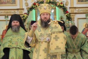 Накануне Святой Пятидесятницы в Свято-Андреевском кафедральном соборе было совершено праздничное Всенощное бдение