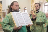 16-Накануне Святой Пятидесятницы в Свято-Андреевском кафедральном соборе было совершено праздничное Всенощное бдение