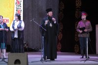 8-Епископ Амфилохий посетил фестиваль, посвященный празднику Святой Троицы