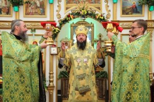 «Величаем Тя, Живодавче Христе, и чтим Всесвятаго Духа Твоего». День Святой Троицы в Усть-Каменогорске (+ВИДЕО)