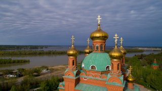 Епископ Усть-Каменогорский и Семипалатинский Амфилохий сослужил Главе Казахстанского Митрополичьего округа перед мироточивым образом Царицы Небесной "Умягчение злых сердец" в Благовещенском соборе Павлодара