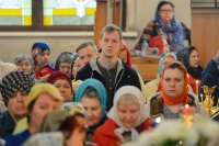 3-Епископ Усть-Каменогорский и Семипалатинский Амфилохий сослужил Главе Казахстанского Митрополичьего округа перед мироточивым образом Царицы Небесной "Умягчение злых сердец" в Благовещенском соборе Павлодара