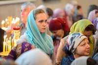 4-Епископ Усть-Каменогорский и Семипалатинский Амфилохий сослужил Главе Казахстанского Митрополичьего округа перед мироточивым образом Царицы Небесной "Умягчение злых сердец" в Благовещенском соборе Павлодара