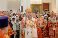 7-Епископ Усть-Каменогорский и Семипалатинский Амфилохий сослужил Главе Казахстанского Митрополичьего округа перед мироточивым образом Царицы Небесной "Умягчение злых сердец" в Благовещенском соборе Павлодара