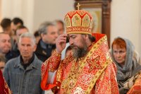 10-Епископ Усть-Каменогорский и Семипалатинский Амфилохий сослужил Главе Казахстанского Митрополичьего округа перед мироточивым образом Царицы Небесной "Умягчение злых сердец" в Благовещенском соборе Павлодара