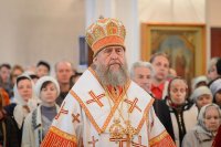 12-Епископ Усть-Каменогорский и Семипалатинский Амфилохий сослужил Главе Казахстанского Митрополичьего округа перед мироточивым образом Царицы Небесной "Умягчение злых сердец" в Благовещенском соборе Павлодара