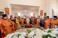 13-Епископ Усть-Каменогорский и Семипалатинский Амфилохий сослужил Главе Казахстанского Митрополичьего округа перед мироточивым образом Царицы Небесной "Умягчение злых сердец" в Благовещенском соборе Павлодара