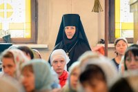 15-Епископ Усть-Каменогорский и Семипалатинский Амфилохий сослужил Главе Казахстанского Митрополичьего округа перед мироточивым образом Царицы Небесной "Умягчение злых сердец" в Благовещенском соборе Павлодара