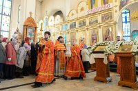 17-Епископ Усть-Каменогорский и Семипалатинский Амфилохий сослужил Главе Казахстанского Митрополичьего округа перед мироточивым образом Царицы Небесной "Умягчение злых сердец" в Благовещенском соборе Павлодара