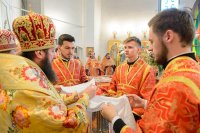 25-Епископ Усть-Каменогорский и Семипалатинский Амфилохий сослужил Главе Казахстанского Митрополичьего округа перед мироточивым образом Царицы Небесной "Умягчение злых сердец" в Благовещенском соборе Павлодара