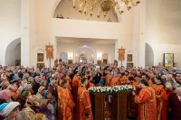 34-Епископ Усть-Каменогорский и Семипалатинский Амфилохий сослужил Главе Казахстанского Митрополичьего округа перед мироточивым образом Царицы Небесной "Умягчение злых сердец" в Благовещенском соборе Павлодара