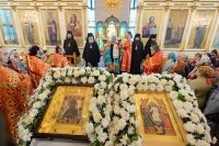 36-Епископ Усть-Каменогорский и Семипалатинский Амфилохий сослужил Главе Казахстанского Митрополичьего округа перед мироточивым образом Царицы Небесной "Умягчение злых сердец" в Благовещенском соборе Павлодара