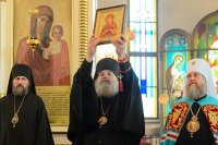41-Епископ Усть-Каменогорский и Семипалатинский Амфилохий сослужил Главе Казахстанского Митрополичьего округа перед мироточивым образом Царицы Небесной "Умягчение злых сердец" в Благовещенском соборе Павлодара