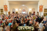 50-Епископ Усть-Каменогорский и Семипалатинский Амфилохий сослужил Главе Казахстанского Митрополичьего округа перед мироточивым образом Царицы Небесной "Умягчение злых сердец" в Благовещенском соборе Павлодара
