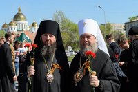 5-Митрополит Астанайский и Казахстанский Александр и аким Восточно-Казахстанской области приняли участие в праздновании Дня Великой Победы в Усть-Каменогорске 