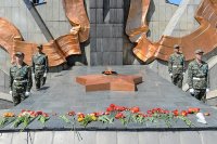 25-Митрополит Астанайский и Казахстанский Александр и аким Восточно-Казахстанской области приняли участие в праздновании Дня Великой Победы в Усть-Каменогорске 